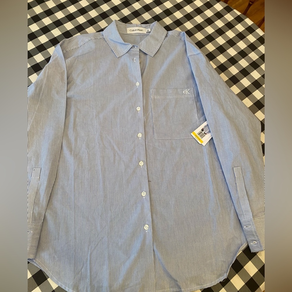 Men’s Calvin Klein long sleeve button down shirt size medium NWT!